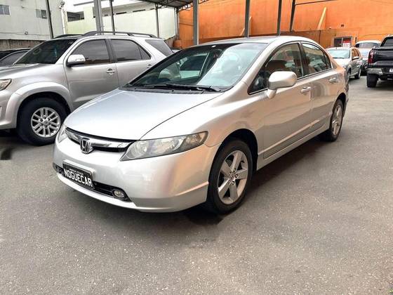 HONDA CIVIC 1.8 LXS 16V GASOLINA 4P AUTOMÁTICO HONDA CIVIC 1.8 LXS 16V GASOLINA 4P AUTOMÁTICO